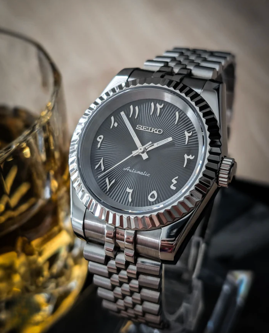 SEIKOJUST FLUTED | ARABIC BLACK