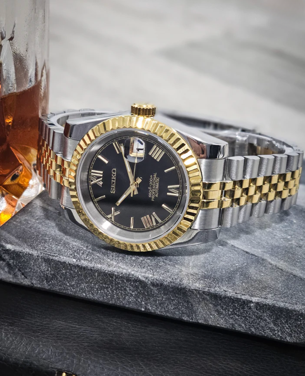 SEIKOJUST FLUTED | TWOTONE BLACK ROMAN