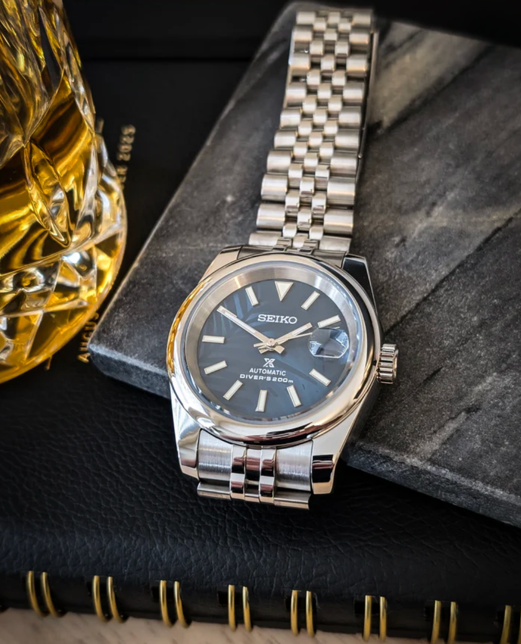 SEIKOJUST FLUTED | PALM LEAVES BLUE