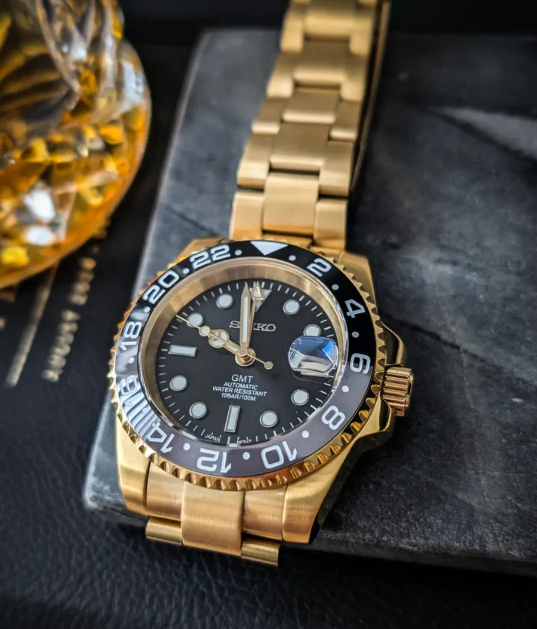SEIKOGMT | GOLD BRUCE WAYNE