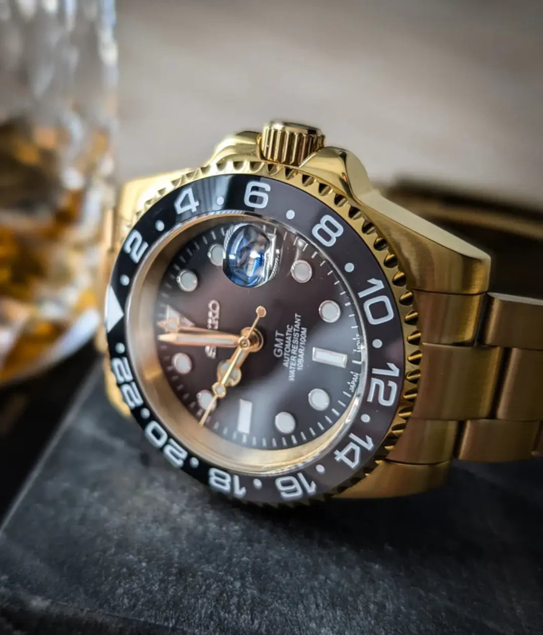 SEIKOGMT | GOLD BRUCE WAYNE