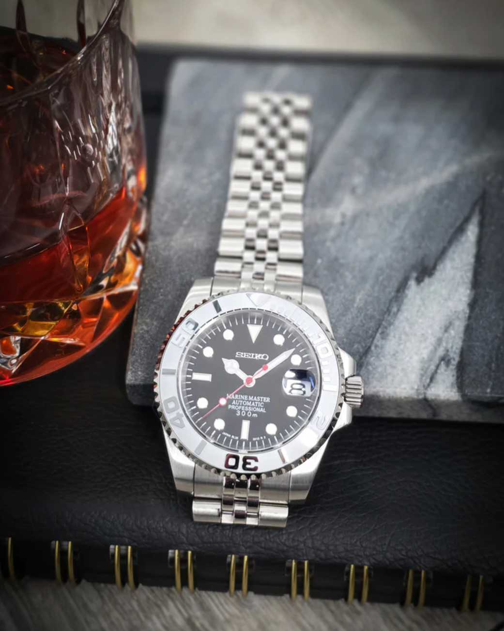 SEIKOYACHT | CRIMSON FROST