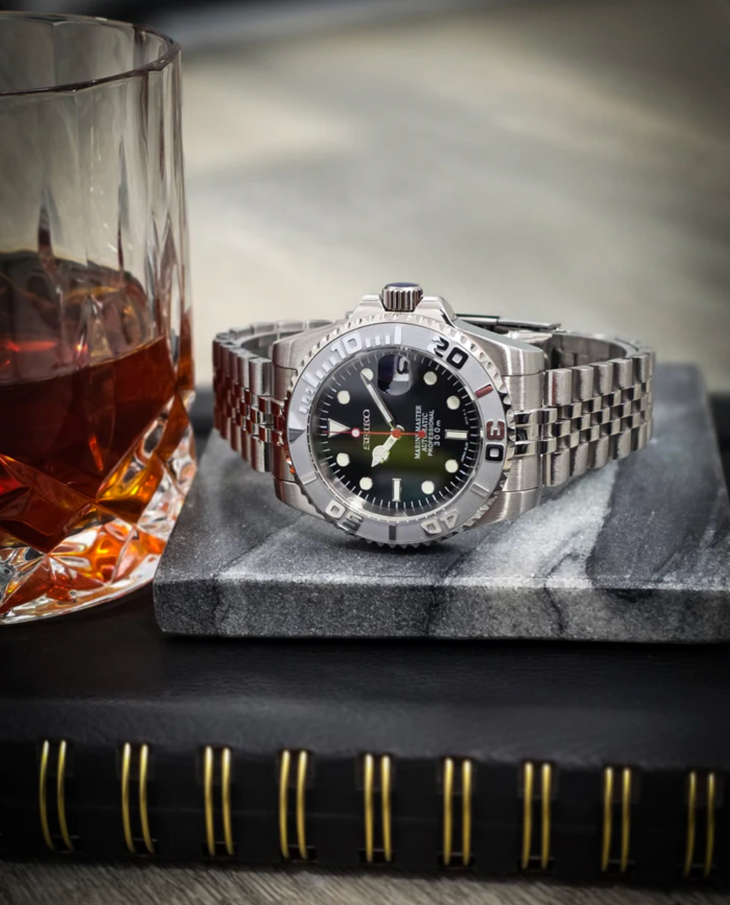 SEIKOYACHT | CRIMSON FROST