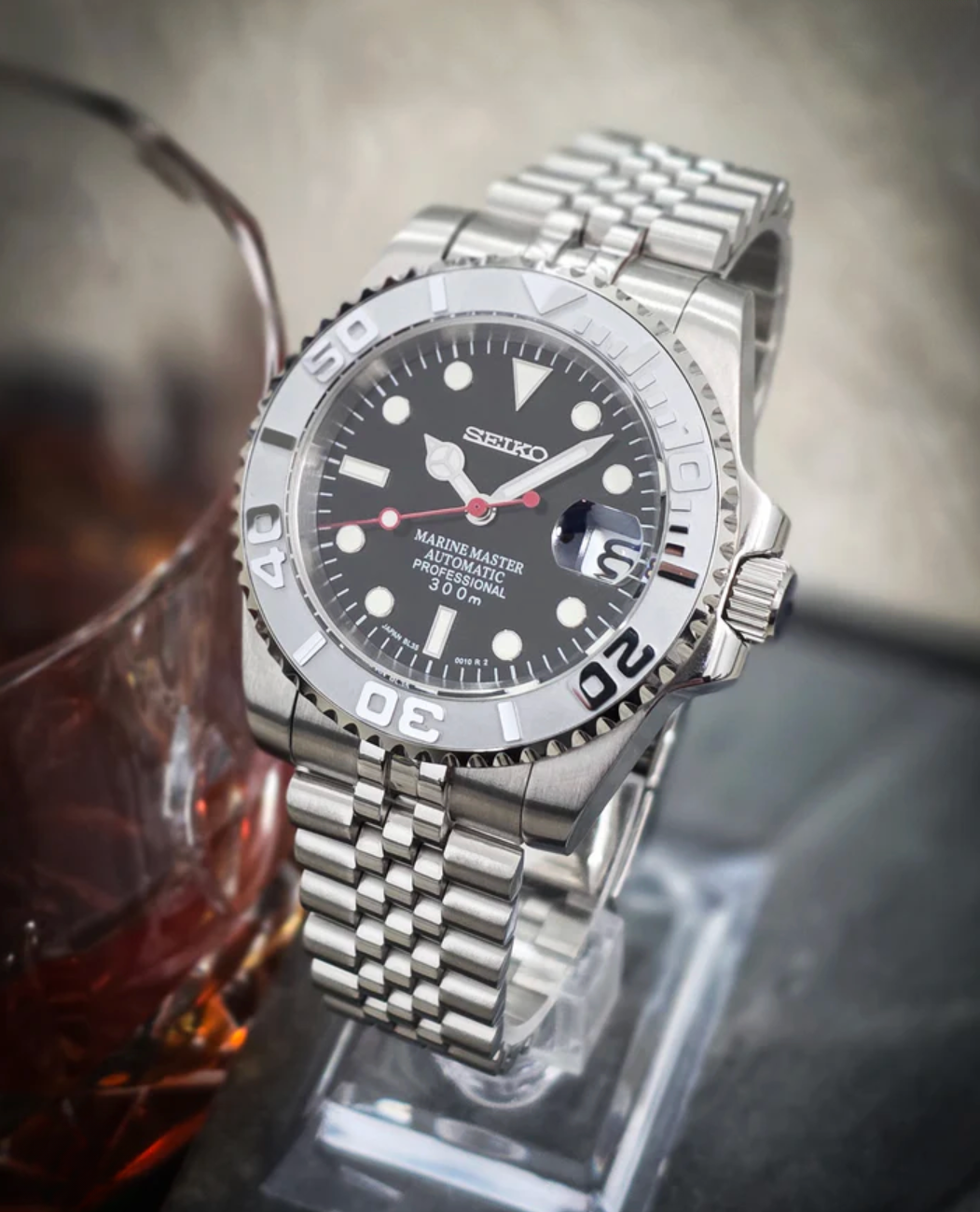 SEIKOYACHT | CRIMSON FROST