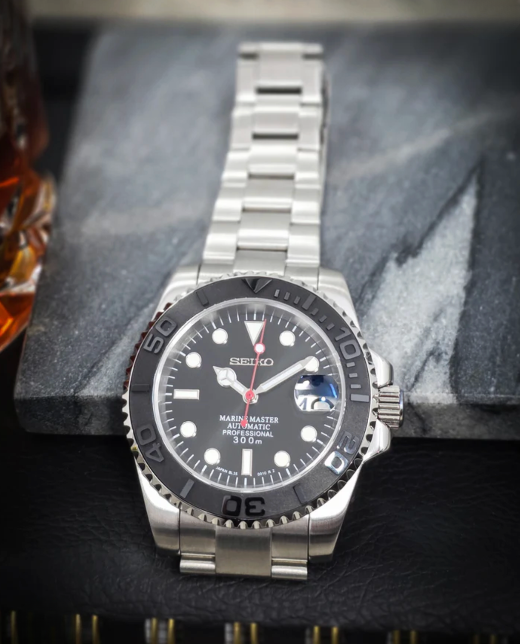 SEIKOYACHT | CRIMSON SMOKE