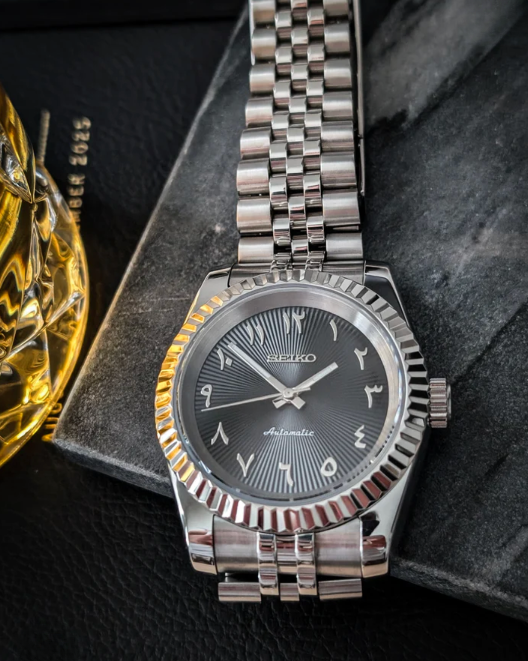 SEIKOJUST FLUTED | ARABIC BLACK