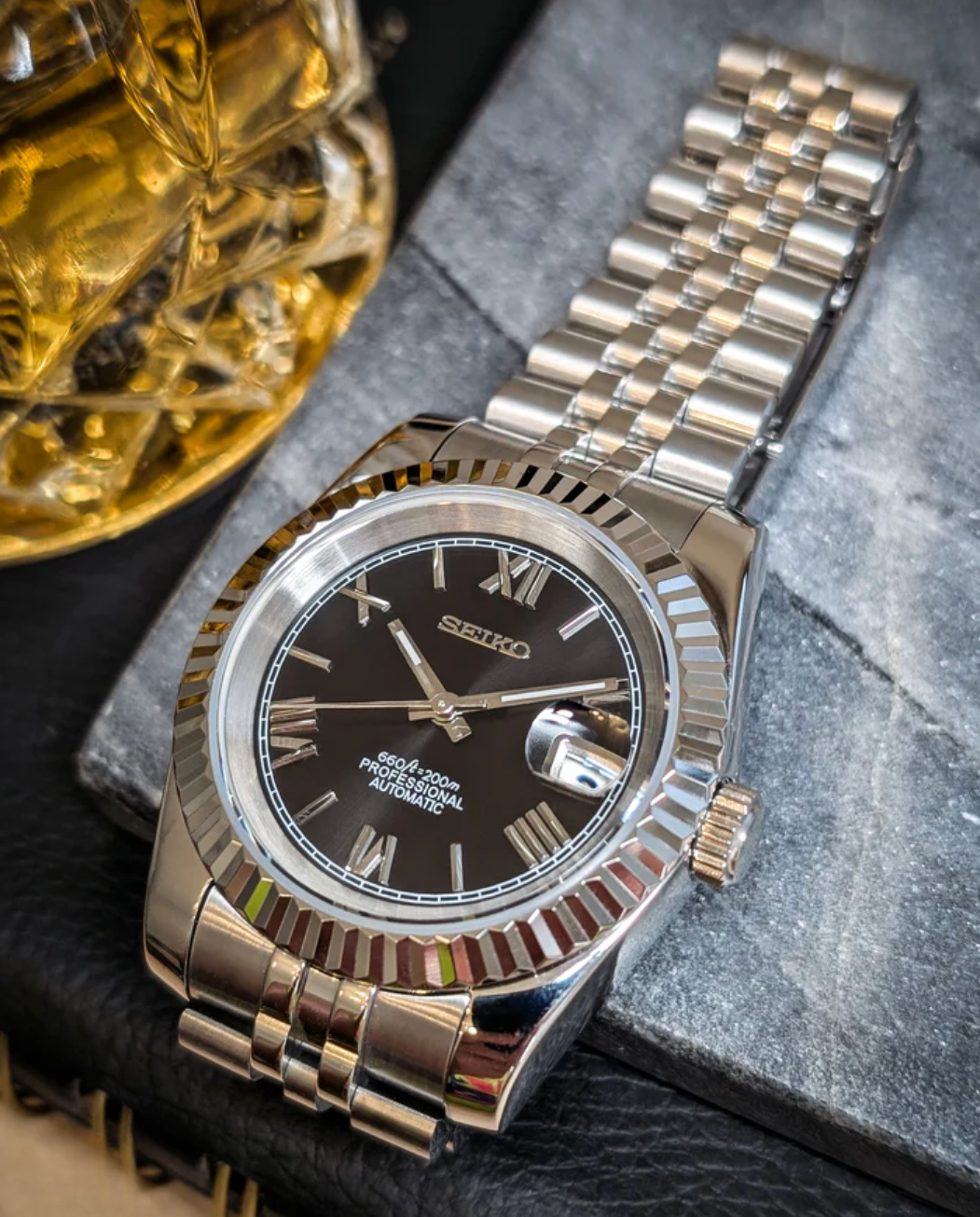 SEIKOJUST FLUTED | ROMAN BLACK