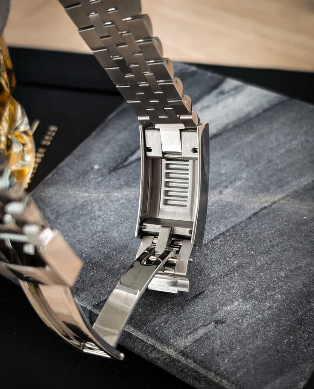 SEIKOJUST FLUTED | TWOTONE WHITE ROMAN