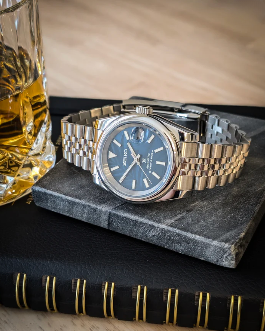 SEIKOJUST FLUTED | PALM LEAVES BLUE