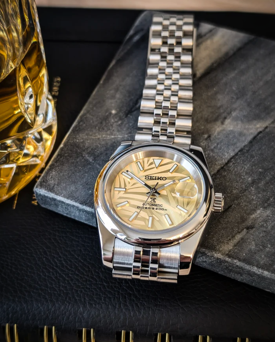 SEIKOJUST FLUTED | PALM LEAVES YELLOW