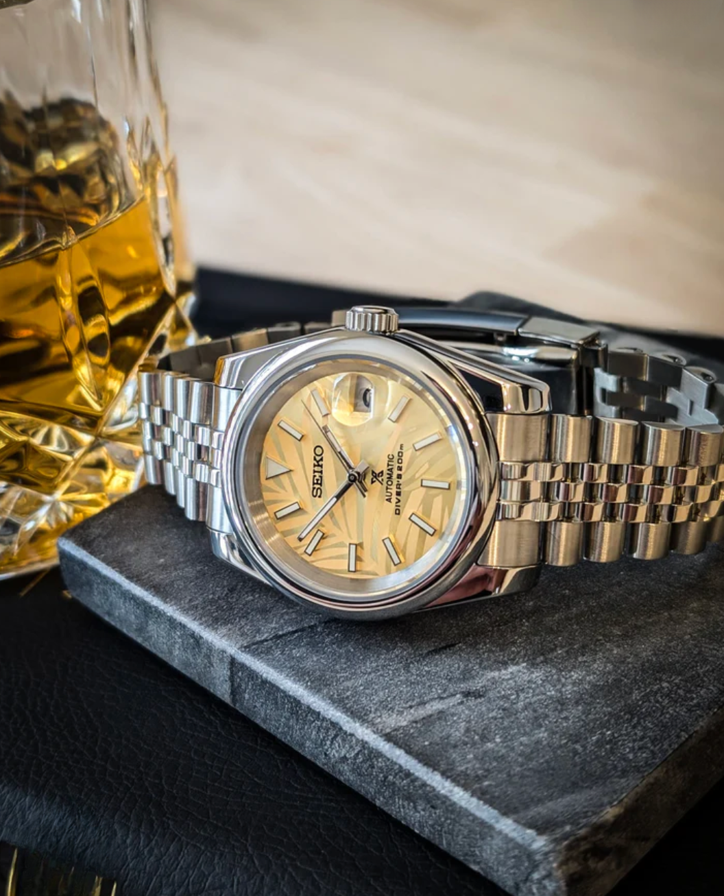 SEIKOJUST FLUTED | PALM LEAVES YELLOW