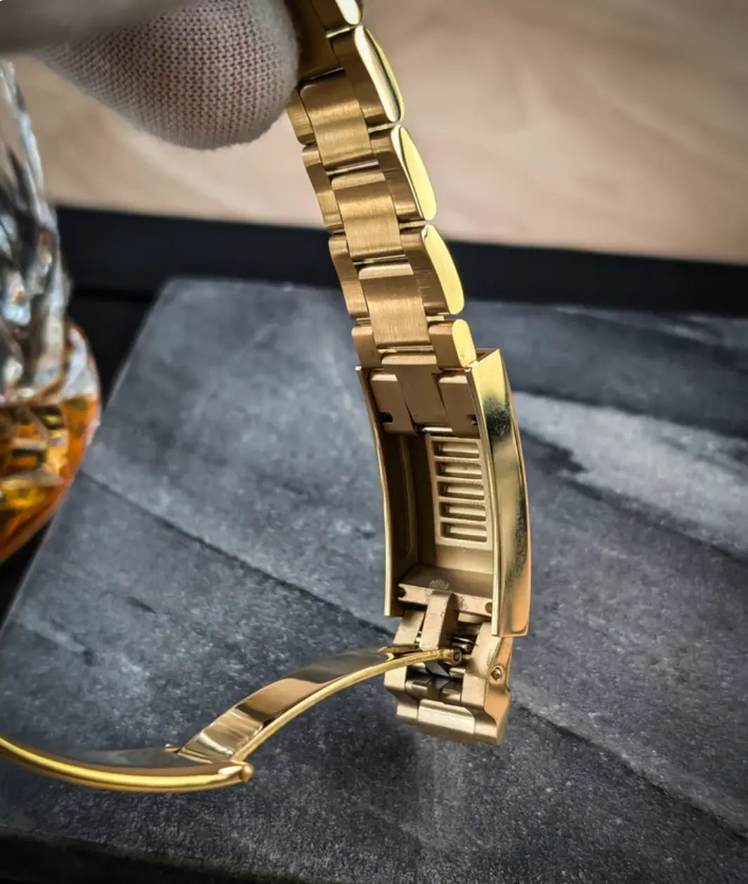 SEIKOGMT | GOLD BRUCE WAYNE