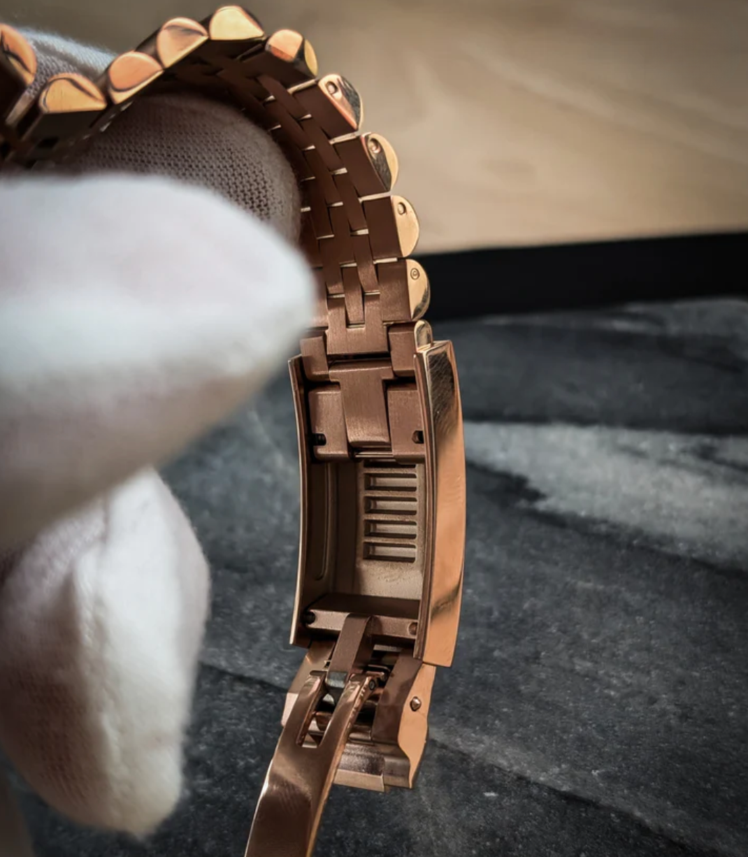 SEIKOGMT | ROSE GOLD BRUCE WAYNE