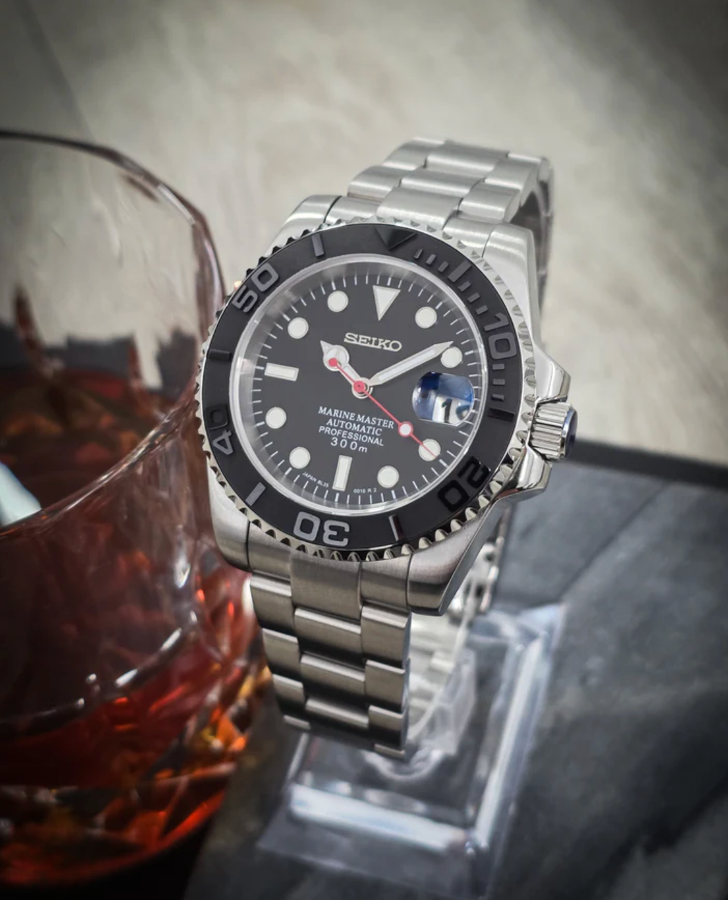 SEIKOYACHT | CRIMSON SMOKE